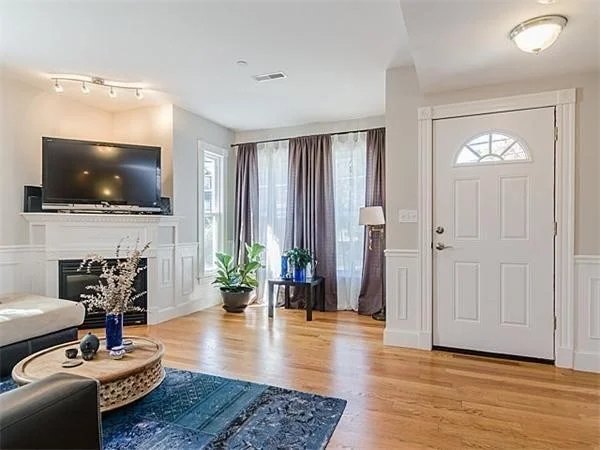 2 bed, 2 bath apartment for rent at 5 Vinal Ave Unit 2, Union Square — photo 3 of 16