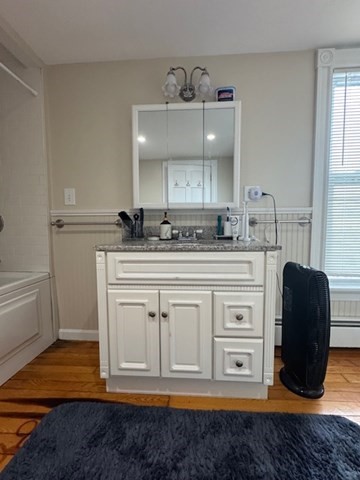 2 bed, 1 bath apartment for rent at 5 Vine St Unit 2, Marblehead — photo 8 of 21