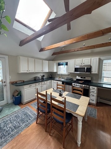2 bed, 1 bath apartment for rent at 5 Vine St Unit 2, Marblehead — photo 1 of 21