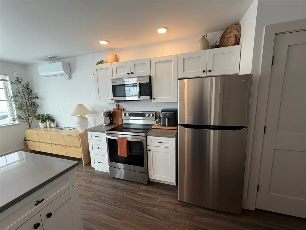 1 bed, 1 bath apartment for rent at 5 W Dane St Unit 10, Beverly — photo 4 of 13
