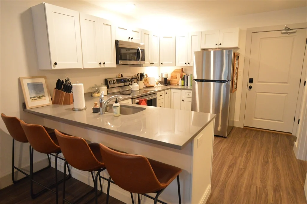 1 bed, 1 bath apartment for rent at 5 W Dane St Unit 4, Beverly — photo 2 of 10
