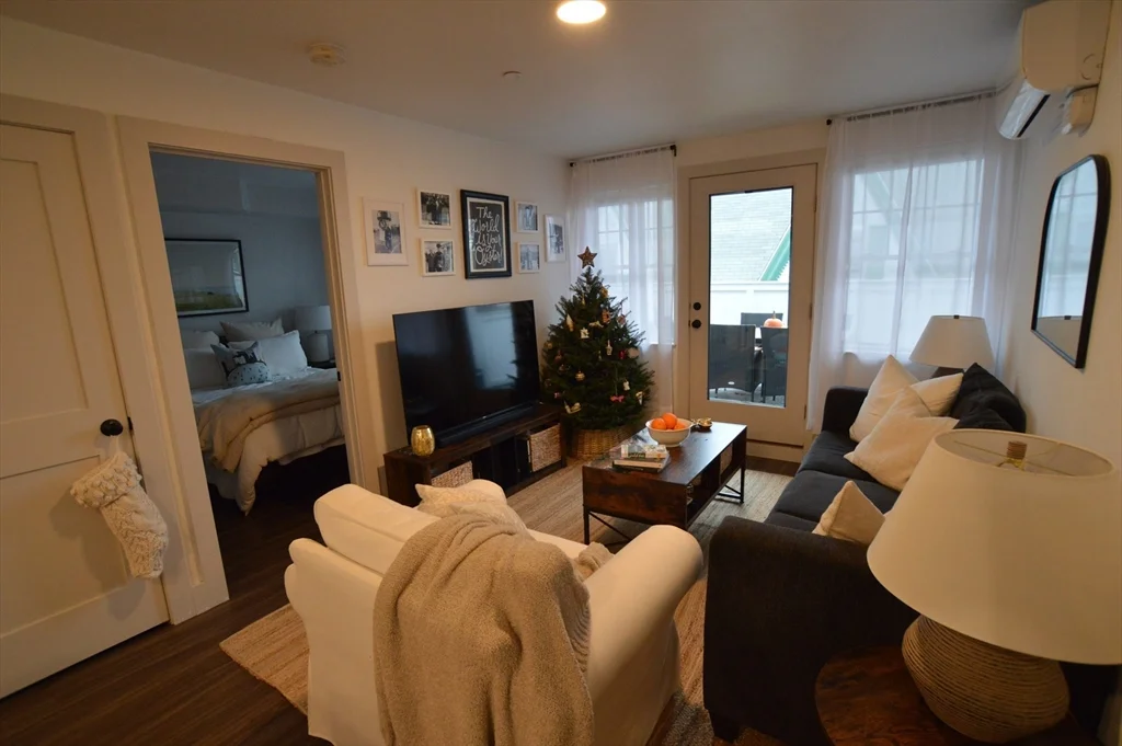 1 bed, 1 bath apartment for rent at 5 W Dane St Unit 4, Beverly — photo 3 of 10