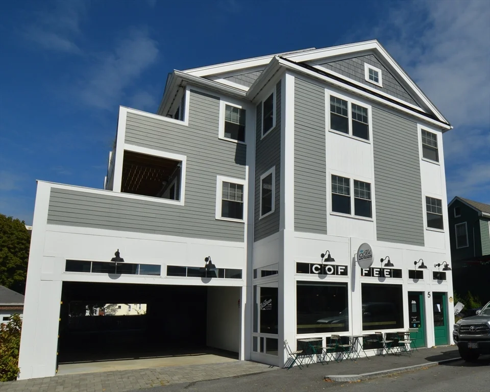 1 bed, 1 bath apartment for rent at 5 W Dane St Unit 4, Beverly