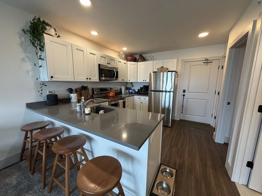 1 bed, 1 bath apartment for rent at 5 W Dane St Unit 7, Beverly — photo 2 of 14