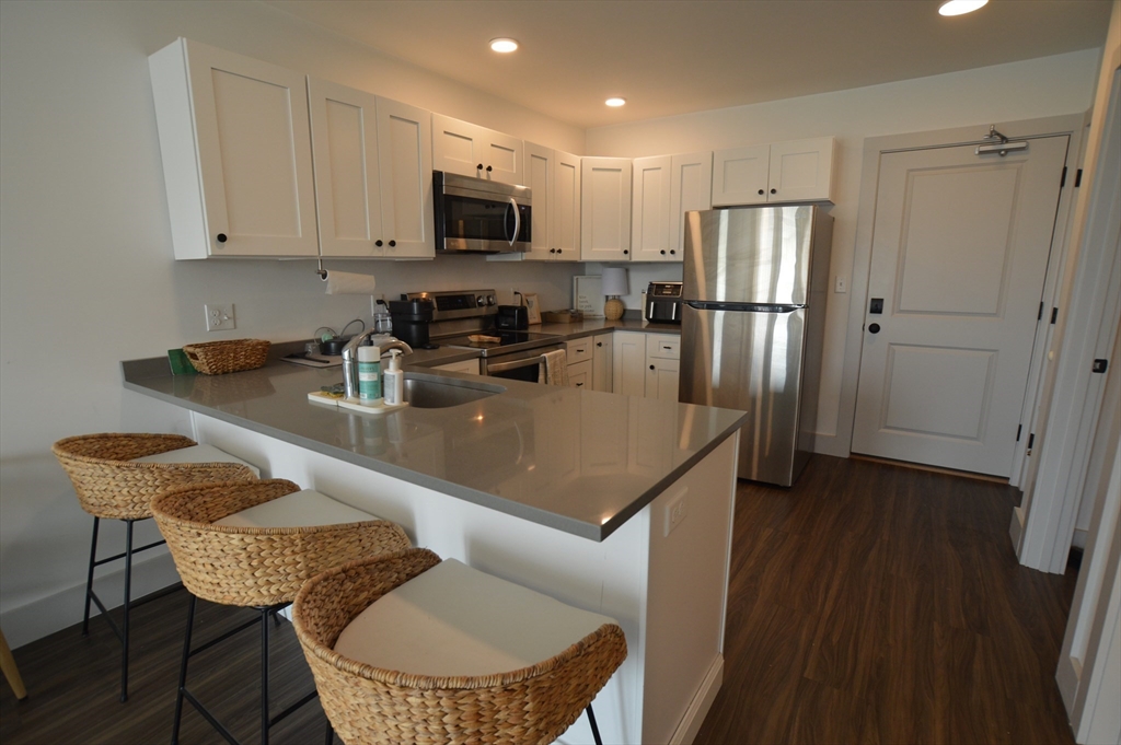 1 bed, 1 bath apartment for rent at 5 W Dane St Unit 9, Beverly — photo 2 of 13