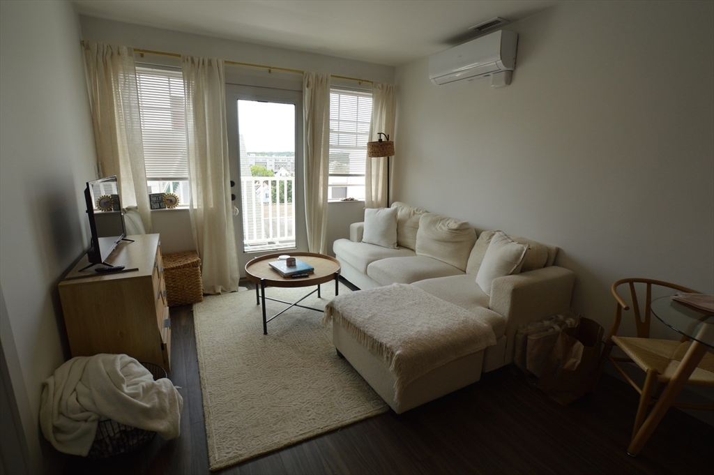 1 bed, 1 bath apartment for rent at 5 W Dane St Unit 9, Beverly — photo 4 of 13
