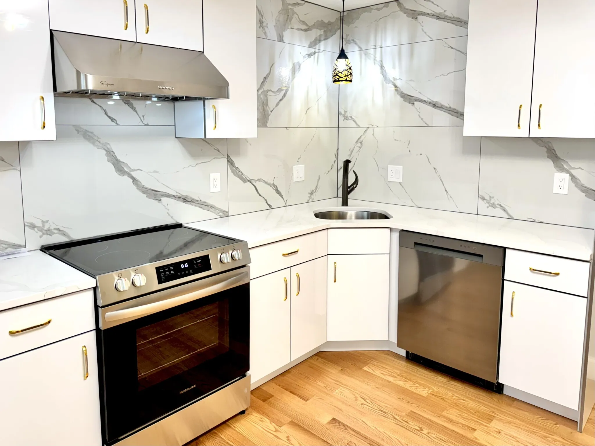 4 bed, 2 bath apartment for rent at 5 Ward St Unit 3, Ward Two — photo 1 of 31