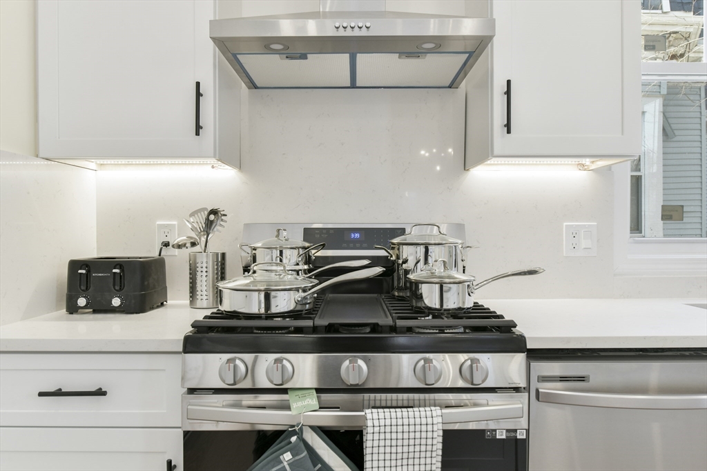 2 bed, 2 bath apartment for rent at 5 Wayland St Unit 1, Dorchester — photo 16 of 17