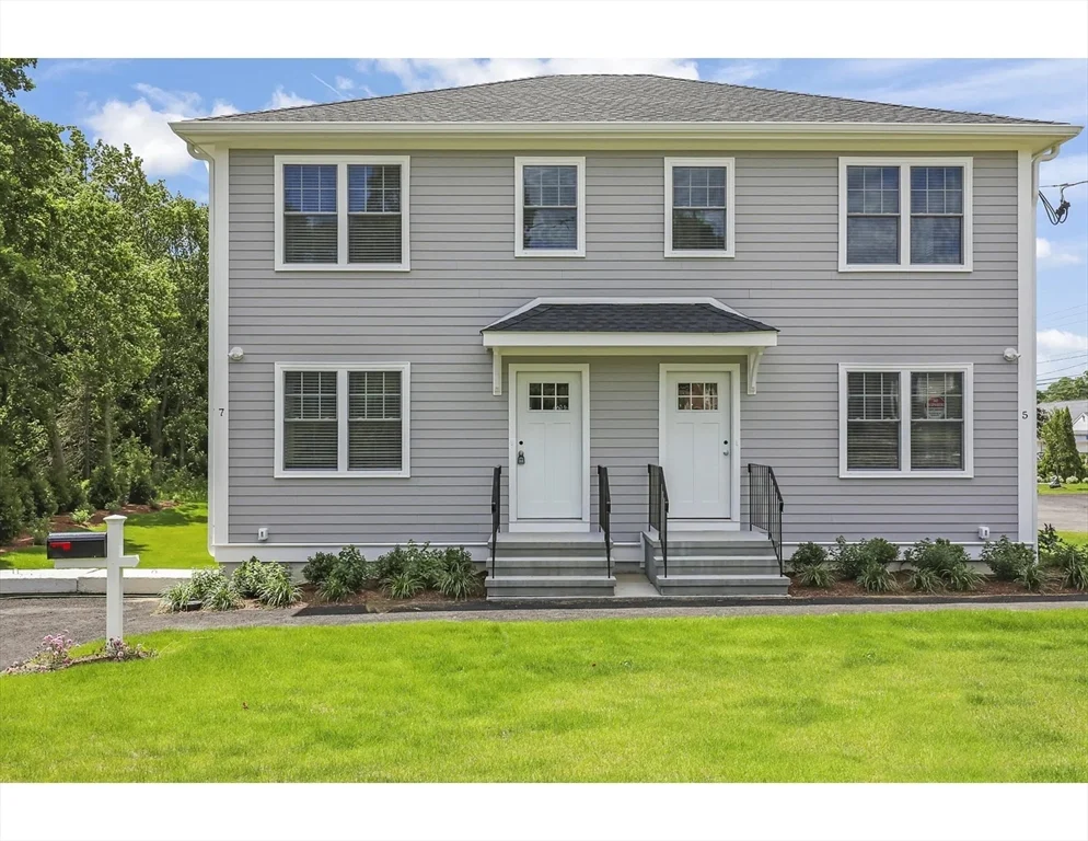 3 bed, 2 bath apartment for rent at 5 West Chapel Unit 1, Abington — photo 1 of 18