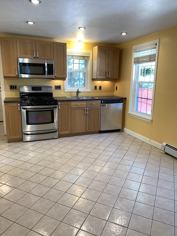 3 bed, 2 bath apartment for rent at 5 Whalen, Natick — photo 4 of 13