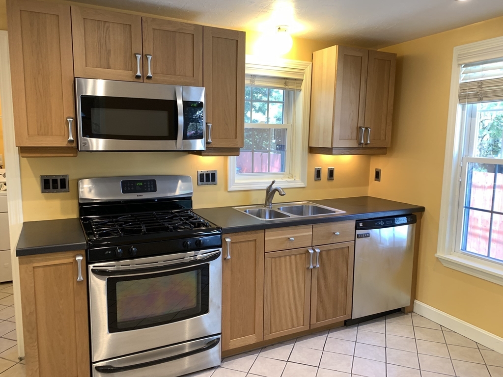 3 bed, 2 bath apartment for rent at 5 Whalen, Natick — photo 3 of 13