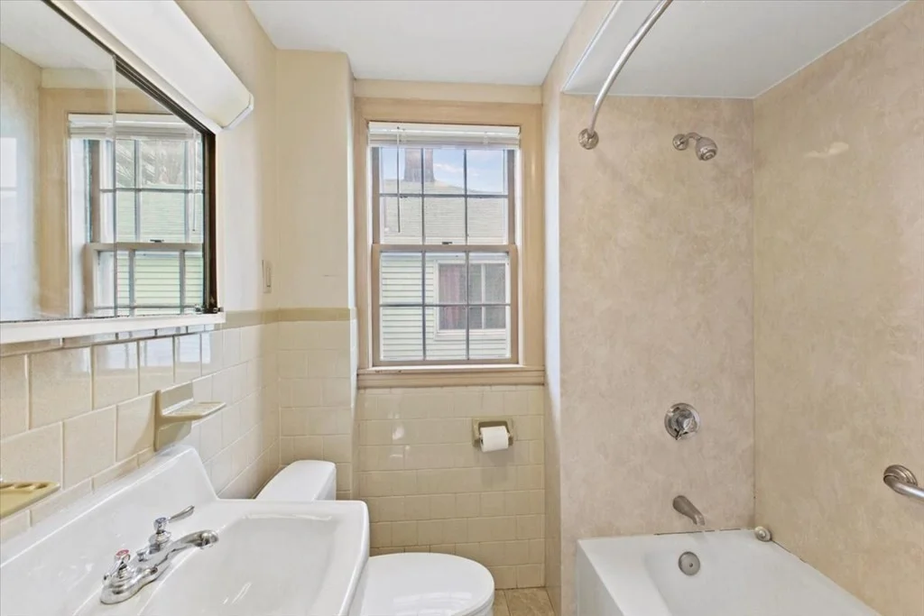 2 bed, 1 bath apartment for rent at 5 Whiton Ave Unit 1, Quincy — photo 10 of 18