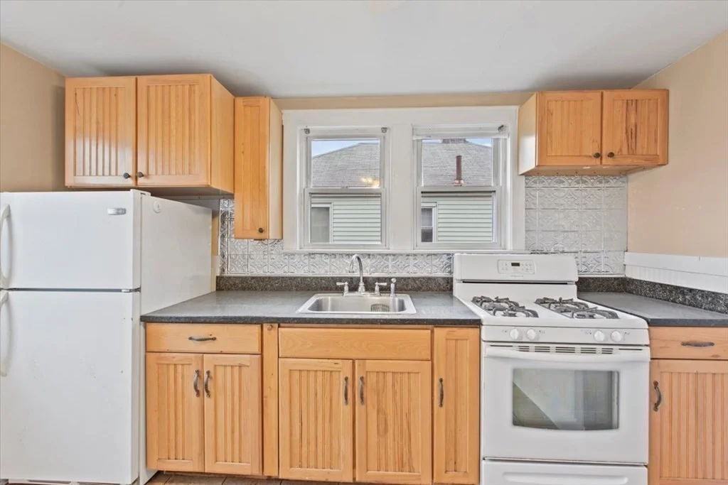 2 bed, 1 bath apartment for rent at 5 Whiton Ave Unit 1, Quincy — photo 4 of 18