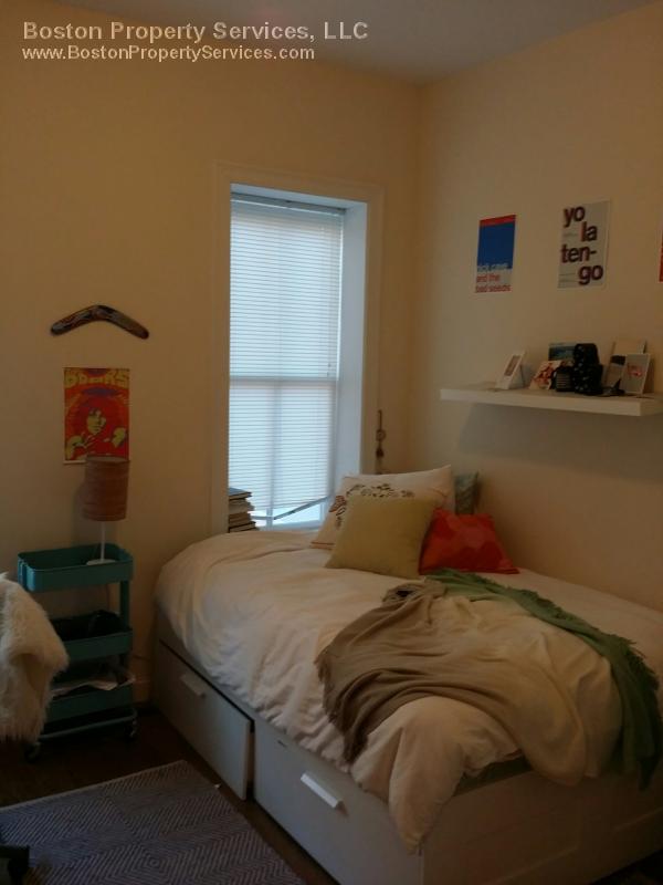 4 bed, 3 bath apartment for rent at 5 Wigglesworth St Unit 1, Mission Hill — photo 8 of 14