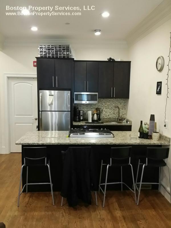 4 bed, 3 bath apartment for rent at 5 Wigglesworth St Unit 1, Mission Hill — photo 2 of 14