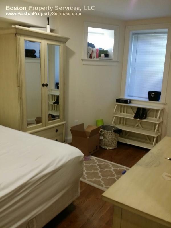 4 bed, 3 bath apartment for rent at 5 Wigglesworth St Unit 1, Mission Hill — photo 12 of 14
