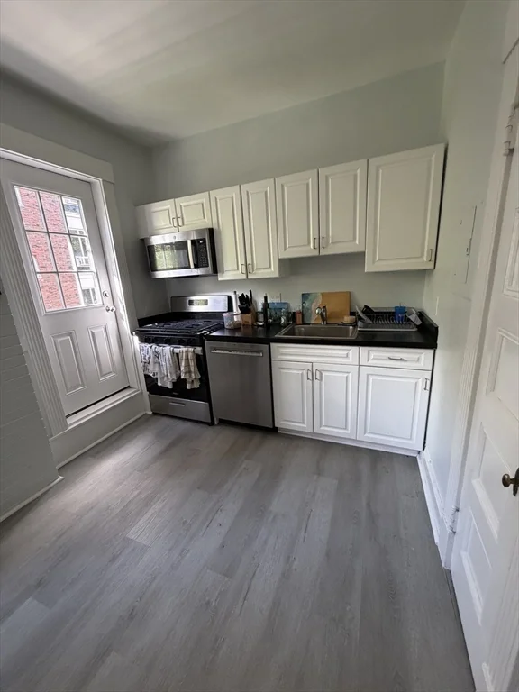 2 bed, 1 bath apartment for rent at 5 Winchester Unit 302, Coolidge Corner — photo 3 of 11