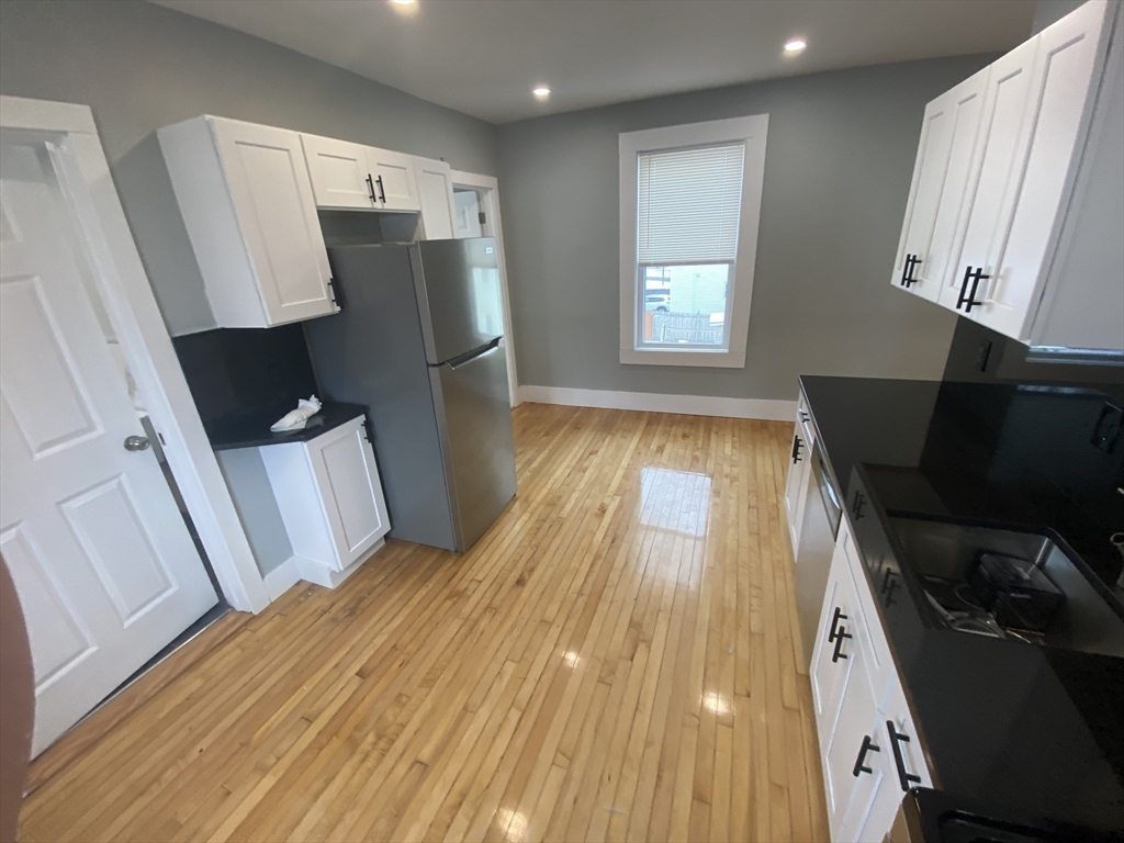 4 bed, 1 bath apartment for rent at 5 Winter St Unit 2, Saugus — photo 1 of 11