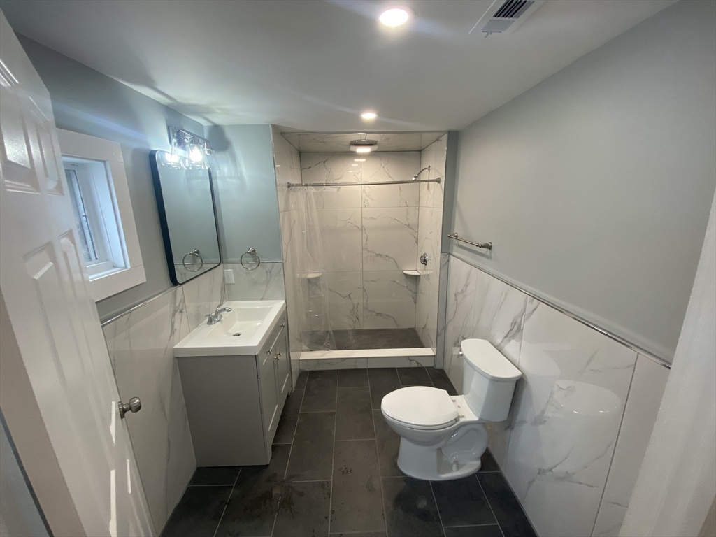 4 bed, 1 bath apartment for rent at 5 Winter St Unit 2, Saugus — photo 2 of 11
