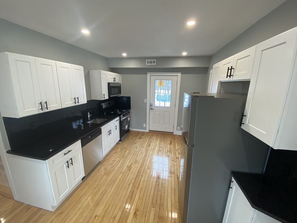 4 bed, 1 bath apartment for rent at 5 Winter St Unit 2, Saugus — photo 4 of 11