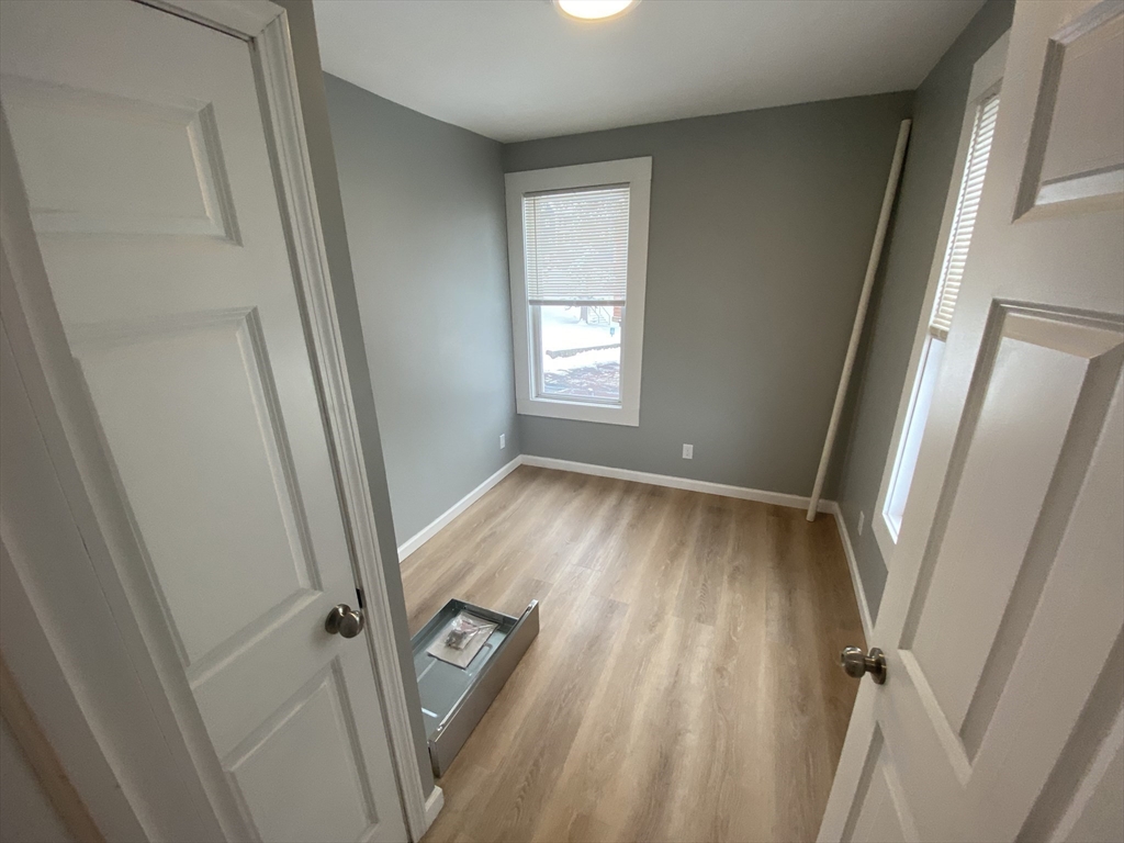 4 bed, 1 bath apartment for rent at 5 Winter St Unit 2, Saugus — photo 5 of 11
