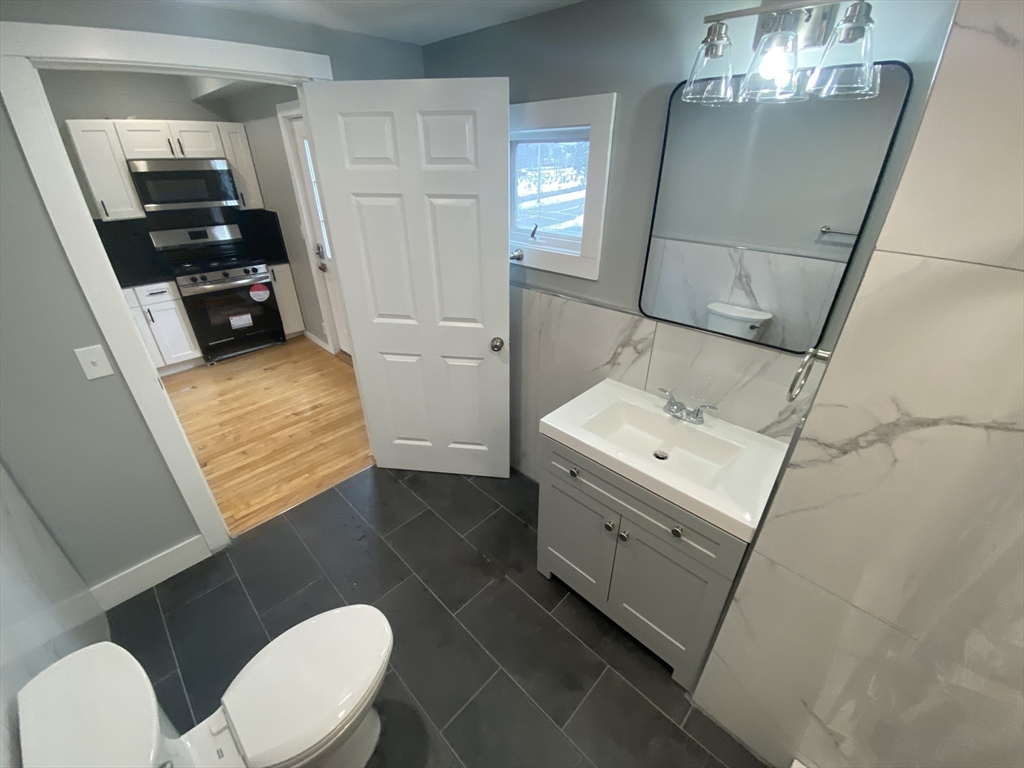 4 bed, 1 bath apartment for rent at 5 Winter St Unit 2, Saugus — photo 3 of 11
