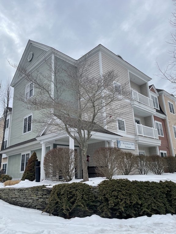 2 bed, 2 bath apartment for rent at 5 Woodman Way Unit 202B, Newburyport — photo 1 of 9