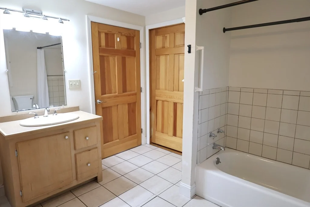 2 bed, 1 bath apartment for rent at 5 Yankee Way Unit 2, Dartmouth — photo 9 of 13