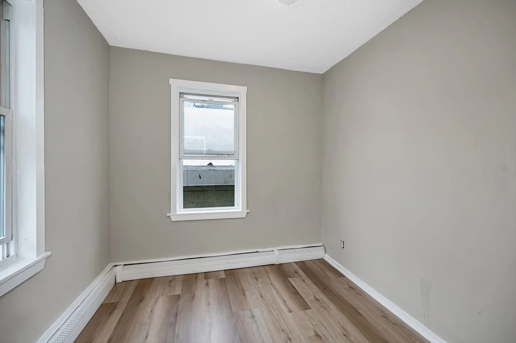 3 bed, 1 bath apartment for rent at 50 1/2 Common St Unit 3, North Lawrence — photo 8 of 20