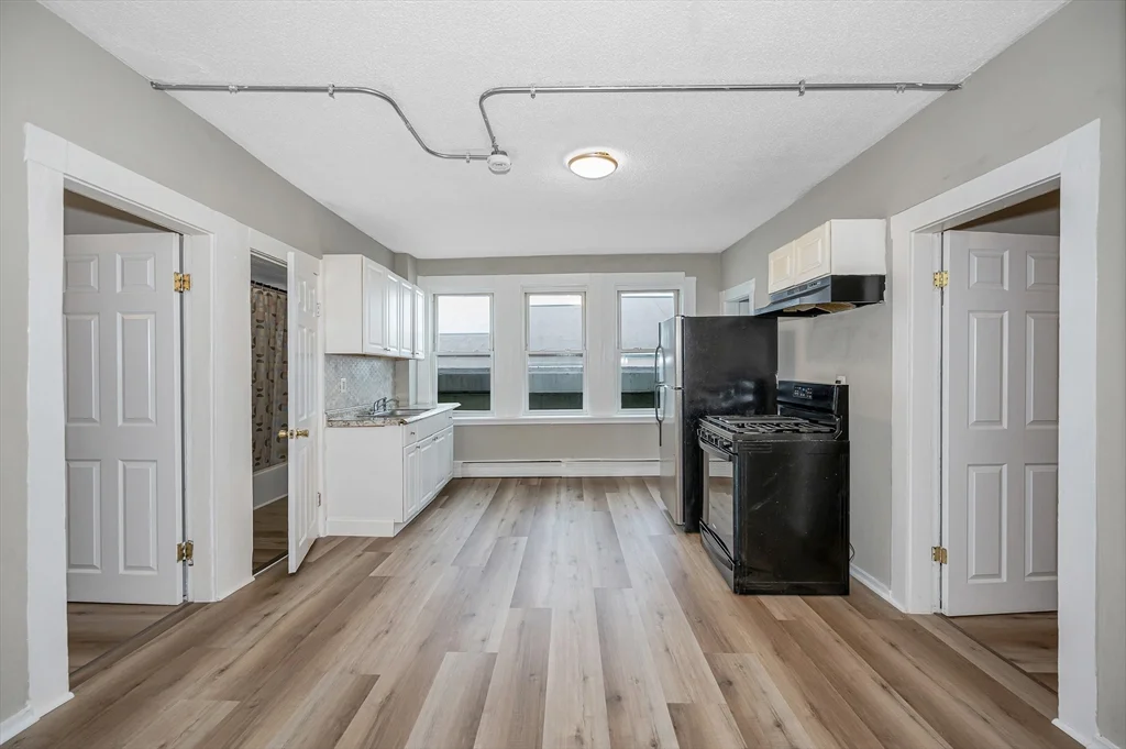 3 bed, 1 bath apartment for rent at 50 1/2 Common St Unit 3, North Lawrence — photo 2 of 20