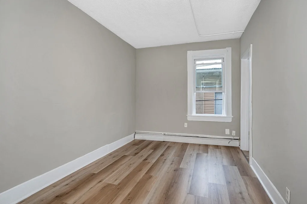 3 bed, 1 bath apartment for rent at 50 1/2 Common St Unit 3, North Lawrence — photo 5 of 20