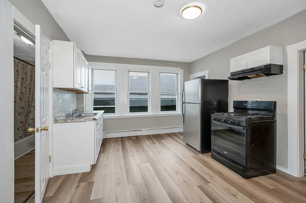 3 bed, 1 bath apartment for rent at 50 1/2 Common St Unit 3, North Lawrence — photo 3 of 20