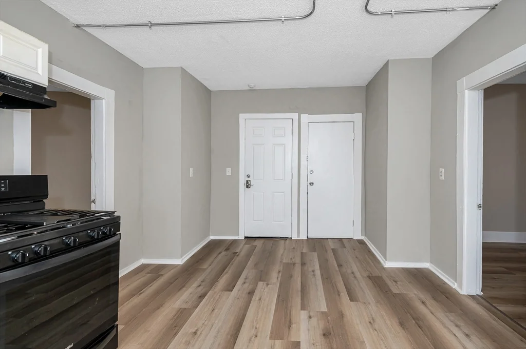 3 bed, 1 bath apartment for rent at 50 1/2 Common St Unit 3, North Lawrence — photo 4 of 20