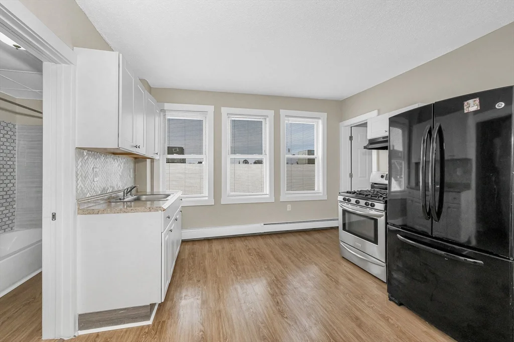 3 bed, 1 bath apartment for rent at 50 1/2 Common St Unit 5, North Lawrence — photo 17 of 18