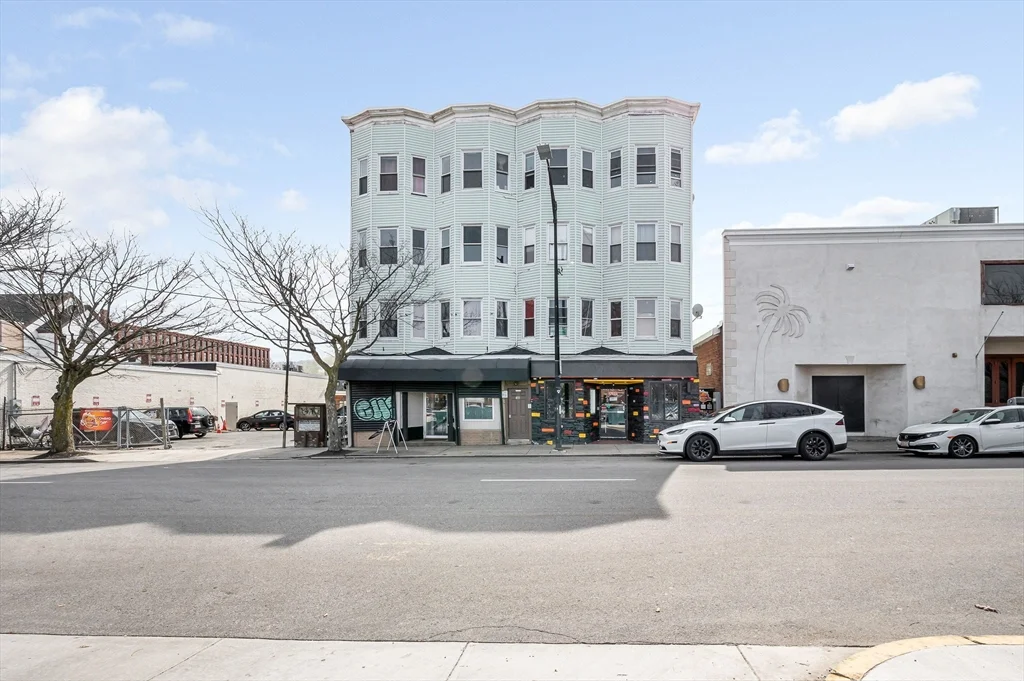 3 bed, 1 bath apartment for rent at 50 1/2 Common St Unit 5, North Lawrence — photo 2 of 18