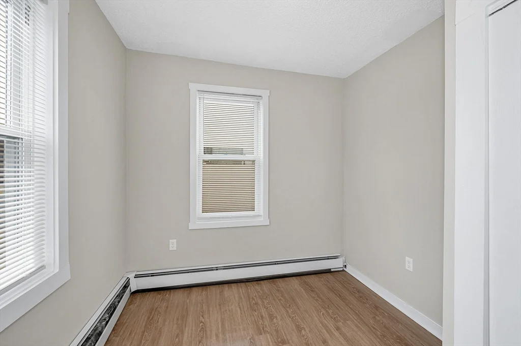 3 bed, 1 bath apartment for rent at 50 1/2 Common St Unit 5, North Lawrence — photo 7 of 18