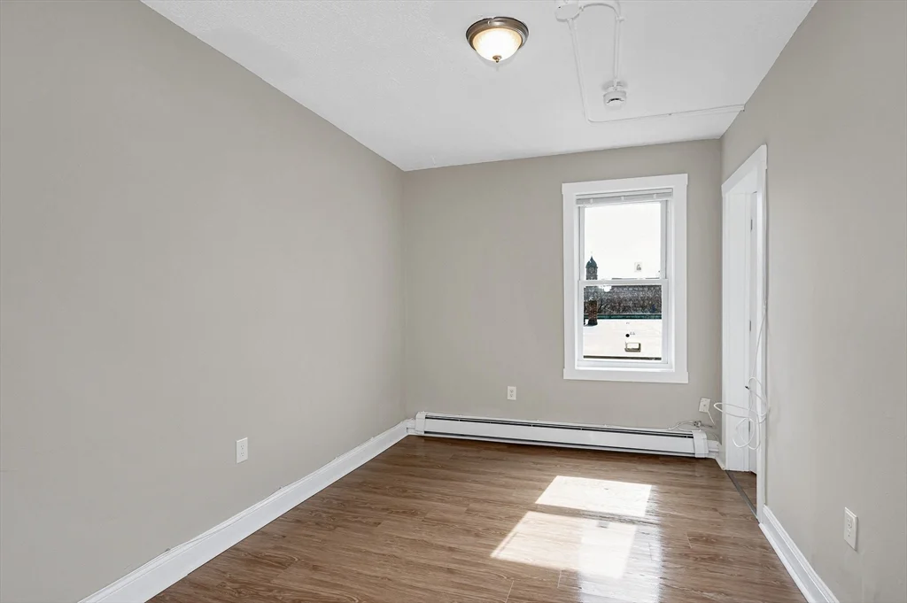 3 bed, 1 bath apartment for rent at 50 1/2 Common St Unit 5, North Lawrence — photo 3 of 18