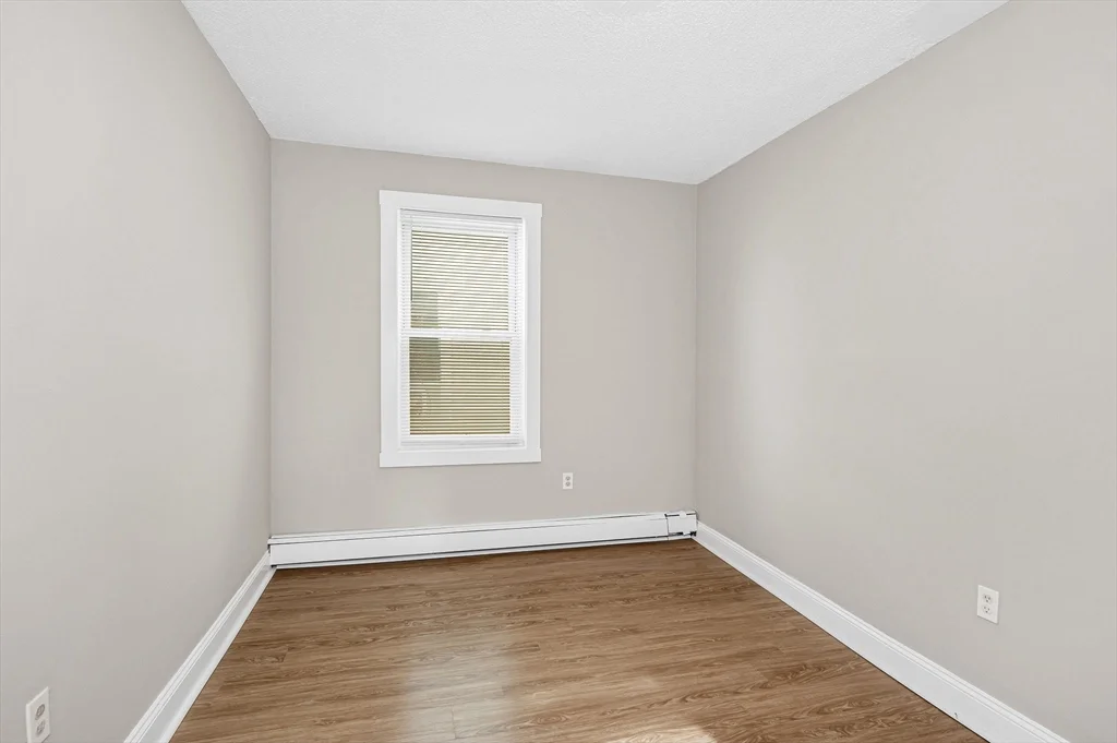 3 bed, 1 bath apartment for rent at 50 1/2 Common St Unit 5, North Lawrence — photo 13 of 18