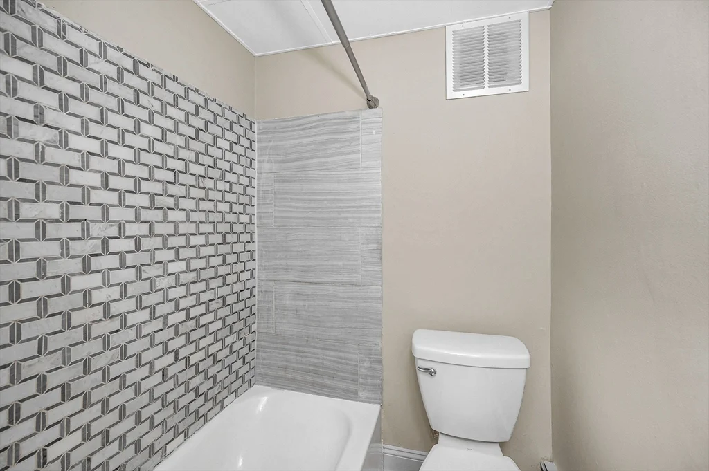 3 bed, 1 bath apartment for rent at 50 1/2 Common St Unit 5, North Lawrence — photo 10 of 18