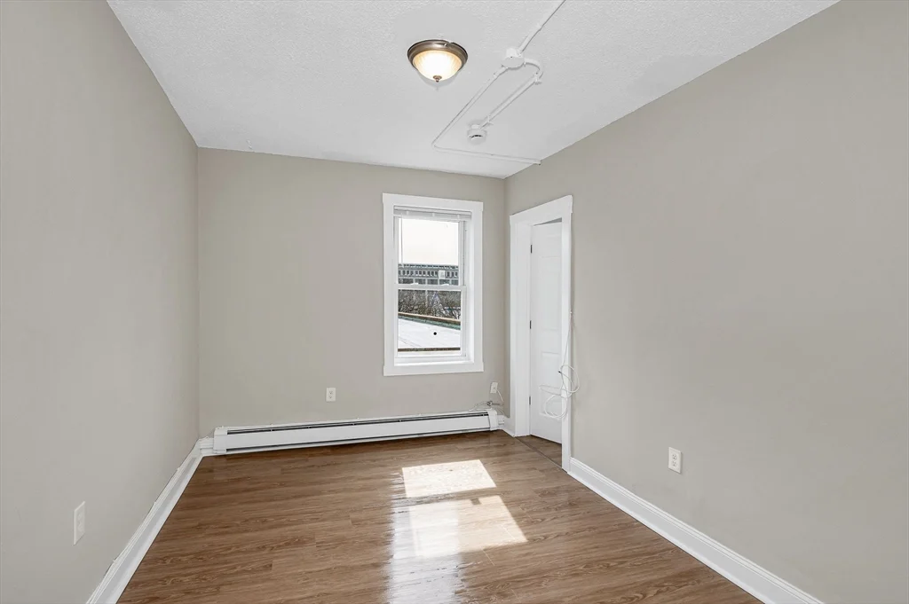 3 bed, 1 bath apartment for rent at 50 1/2 Common St Unit 5, North Lawrence — photo 4 of 18