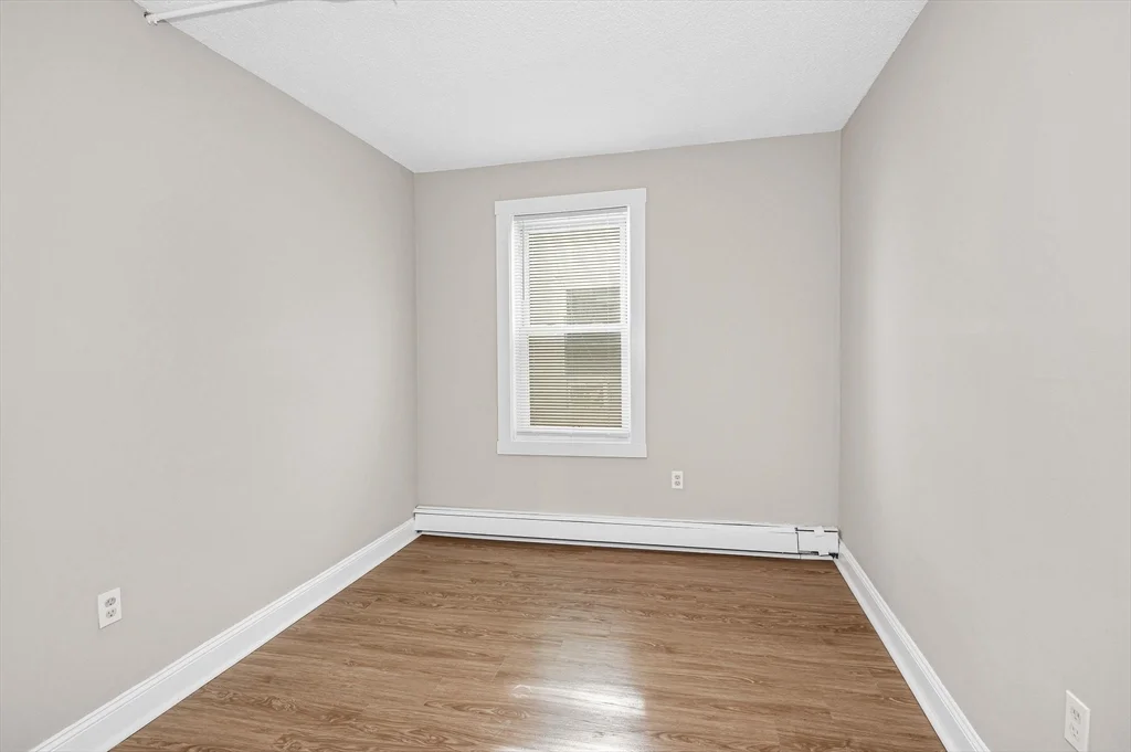 3 bed, 1 bath apartment for rent at 50 1/2 Common St Unit 5, North Lawrence — photo 14 of 18