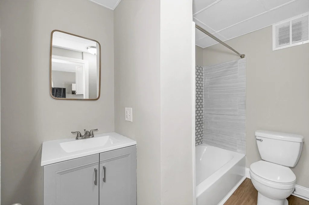 3 bed, 1 bath apartment for rent at 50 1/2 Common St Unit 5, North Lawrence — photo 9 of 18