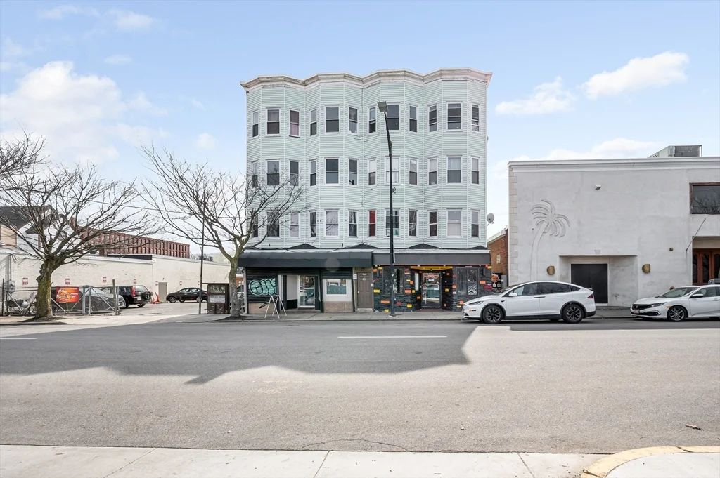 3 bed, 1 bath apartment for rent at 50 1/2 Common St Unit 5, North Lawrence — photo 1 of 18