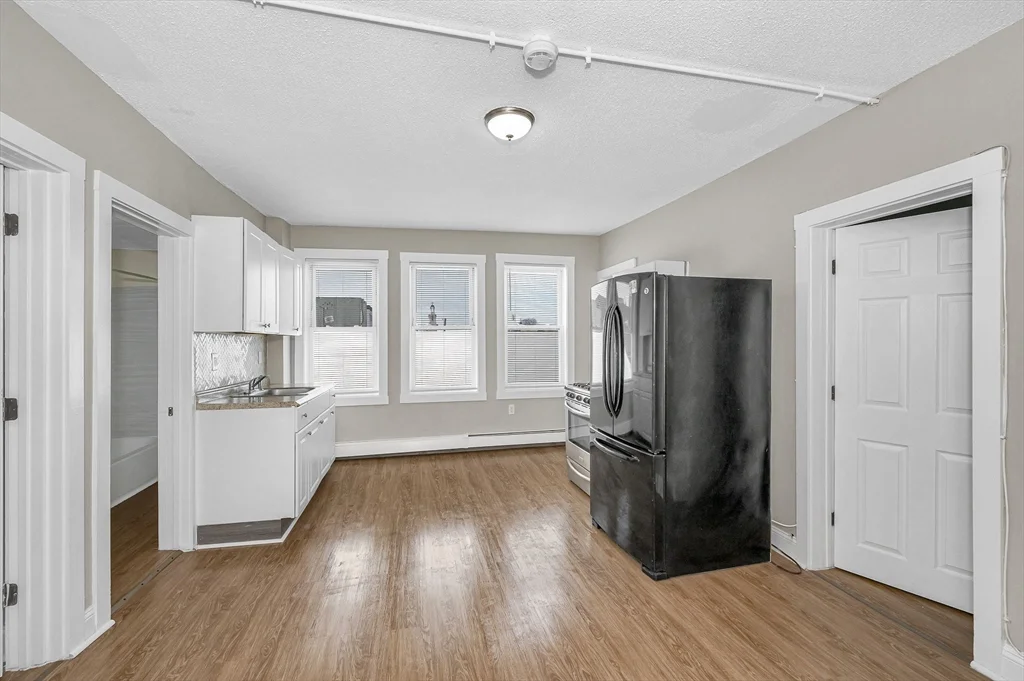 3 bed, 1 bath apartment for rent at 50 1/2 Common St Unit 5, North Lawrence — photo 16 of 18