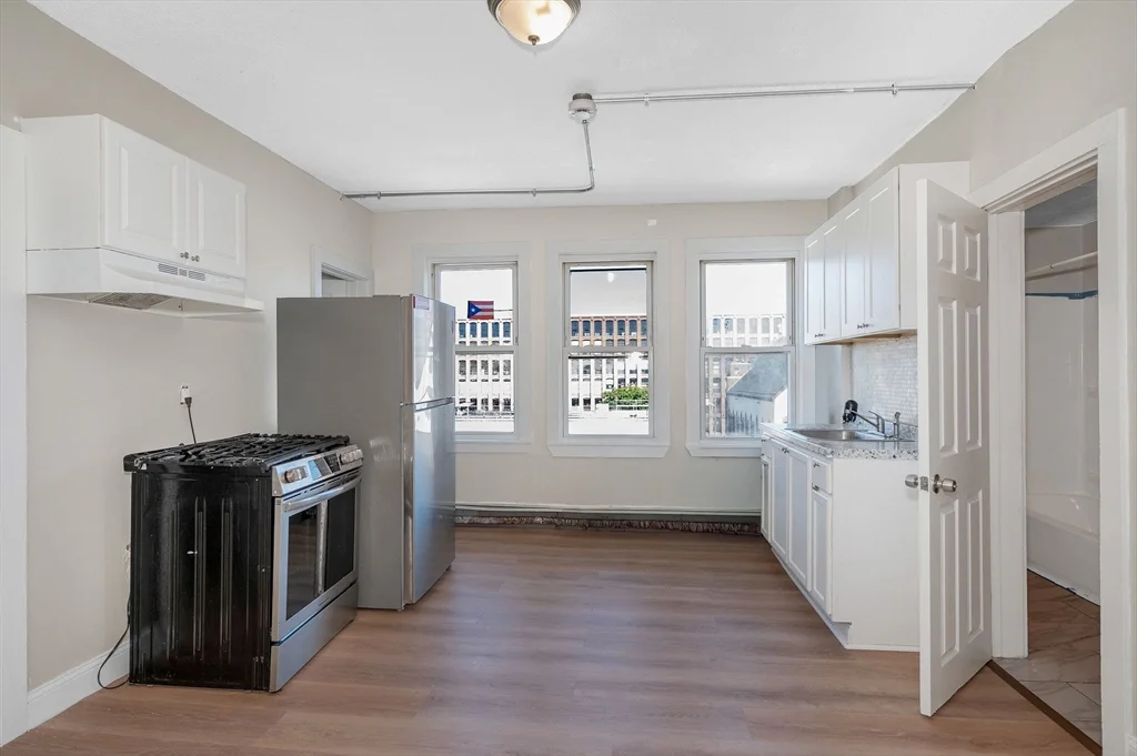 3 bed, 1 bath apartment for rent at 50 1/2 Common St Unit 8, Lawrence — photo 2 of 12