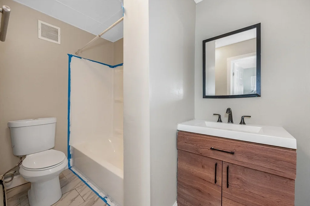 3 bed, 1 bath apartment for rent at 50 1/2 Common St Unit 8, Lawrence — photo 8 of 12