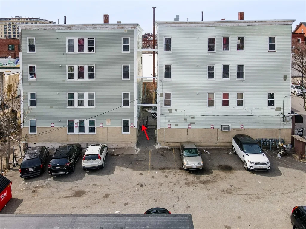 3 bed, 1 bath apartment for rent at 50 1/2 Common St Unit 8, Lawrence