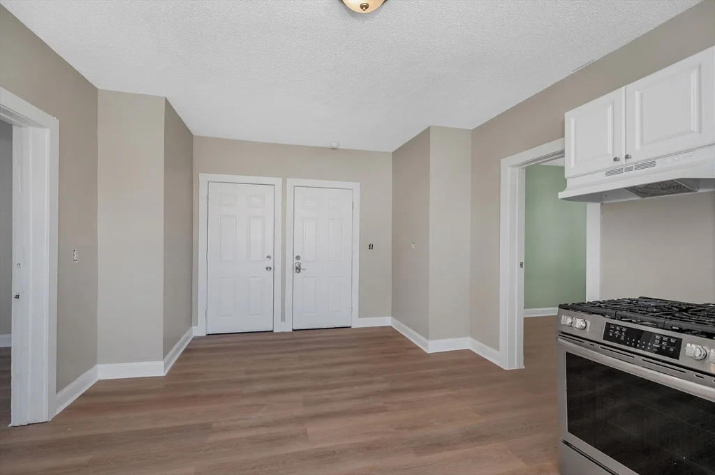 3 bed, 1 bath apartment for rent at 50 1/2 Common St Unit 8, Lawrence — photo 3 of 12