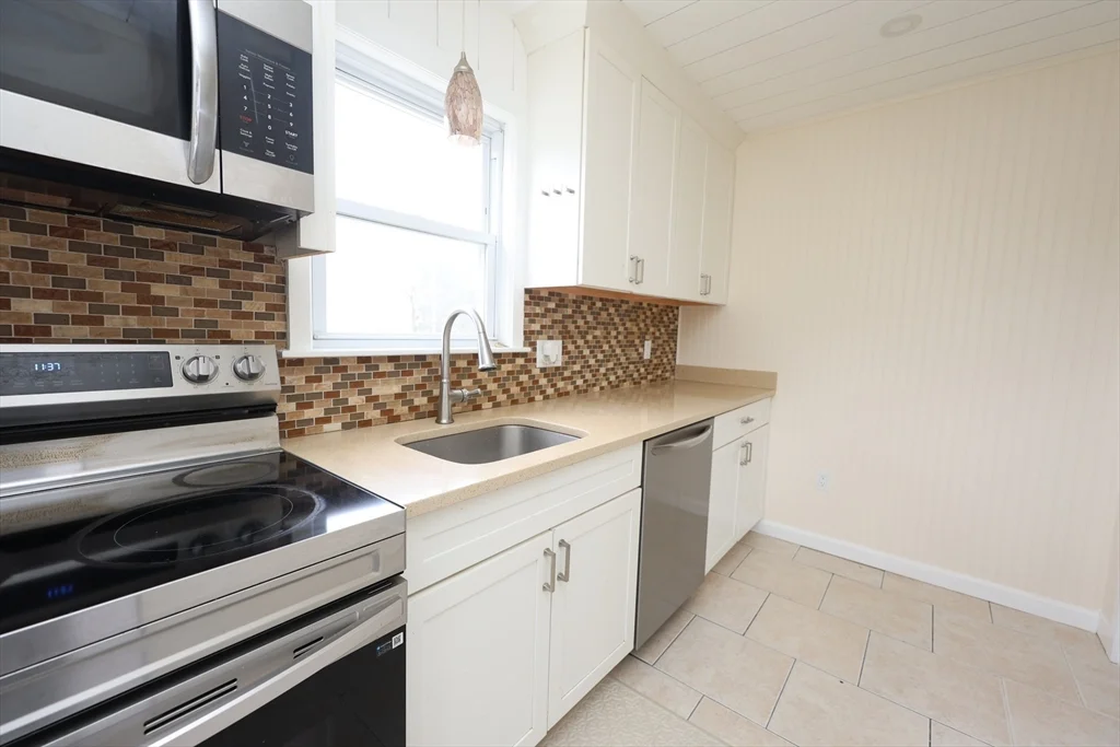2 bed, 2 bath apartment for rent at 50 Atherton St Unit 1, Stoughton — photo 4 of 21