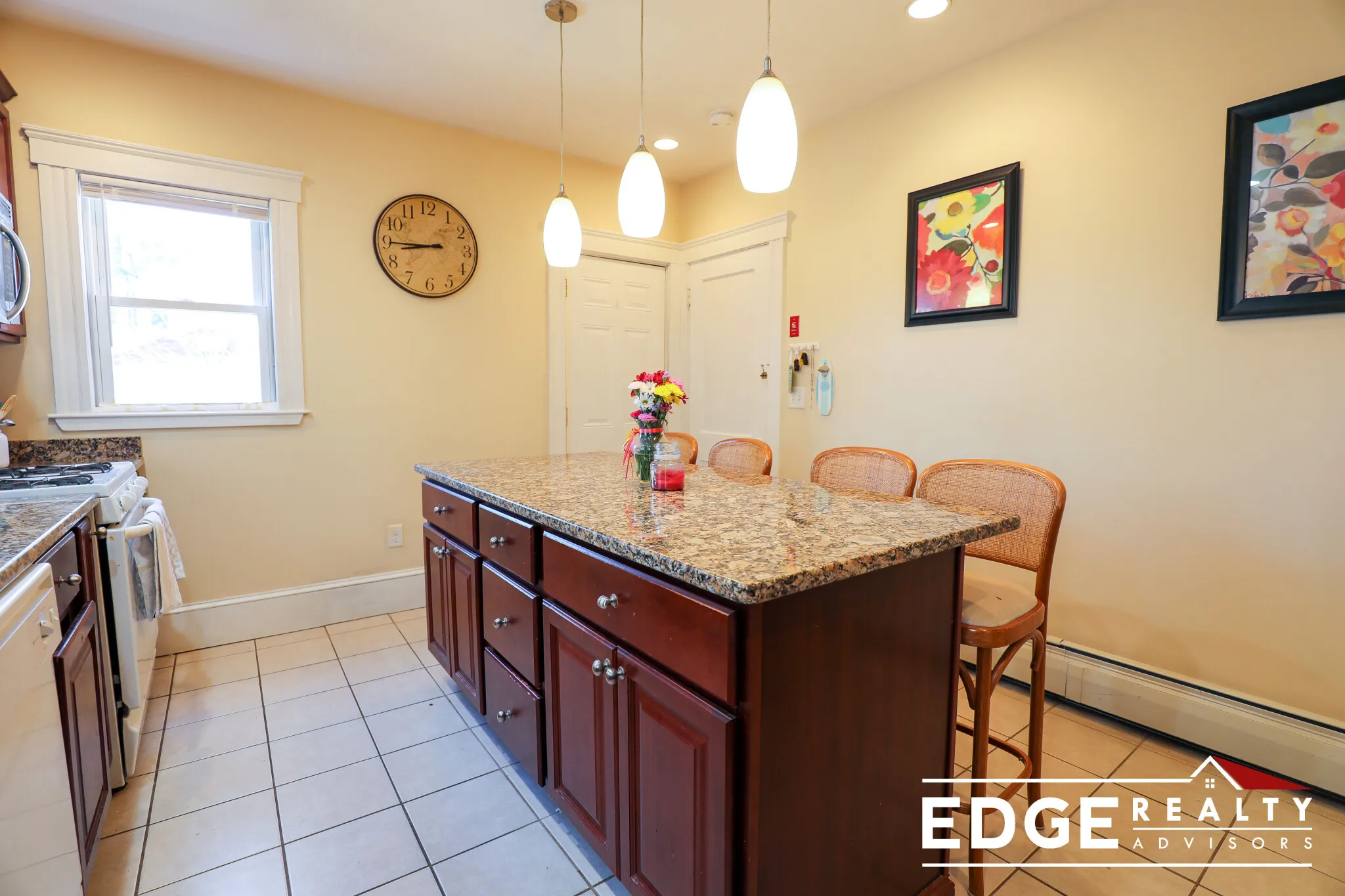 3 bed, 1 bath apartment for rent at 50 Atkins St Unit 1, Oak Square — photo 3 of 12